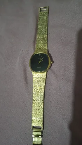 Vende se esse relógio com bulceira de moeda