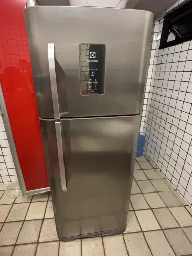 Geladeira Eletrolux inox 382l