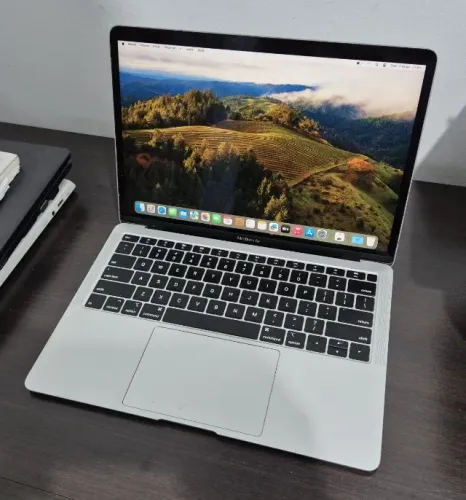 MacBook Air A1932 (i5 / 16GB / 500GB)