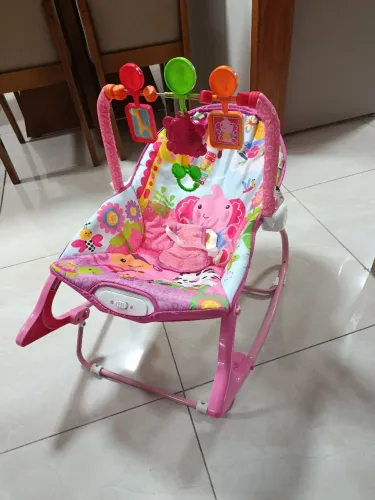 Vende cadeirinha de balanço... Retirar em Araucária.. não entrego 