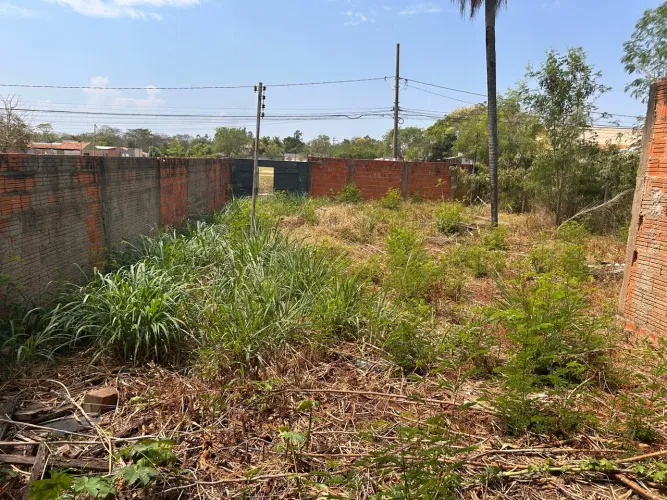TERRENO À VENDA COM EDÍCULA