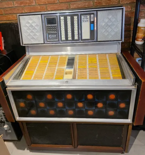Jukebox para 100 discs AMI da década de 70