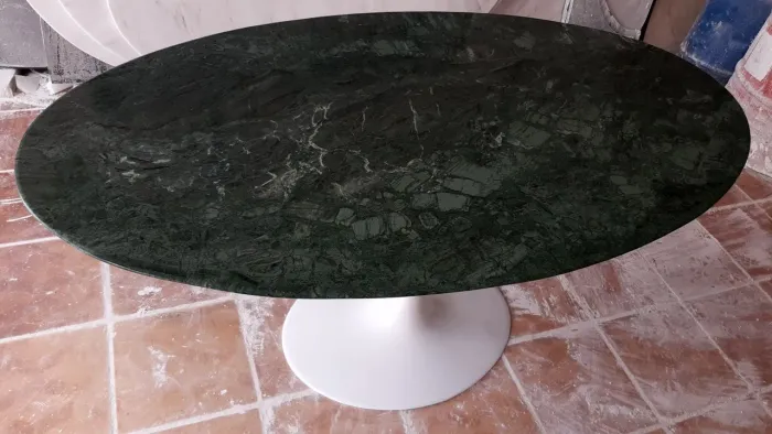 Base Saarinen tulipa + tampo oval 1.60x0.90 verde Guatemala 