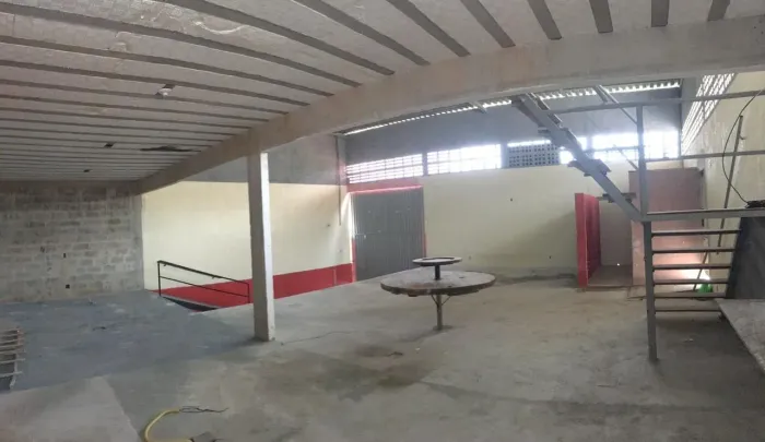 Terreno com galpão em Portal de Jacaraípe.