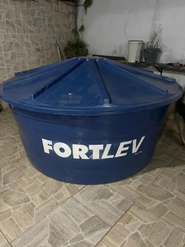 Caixa d?água 2.000 litros perfeito estado