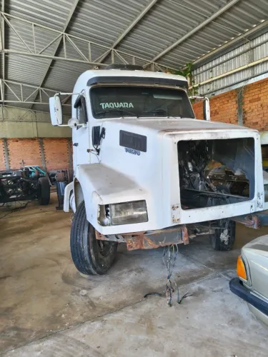 Cabine Volvo IDC 360 completa ano 98