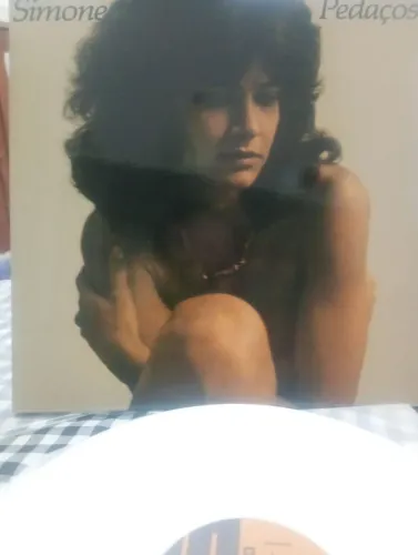 LP Simone Pedaços 1979 reedição 2024 , remasterizado,disco creme novo 