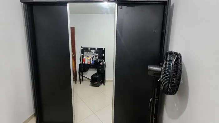 Guarda-roupa solteiro preto doação 