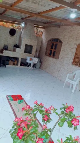 Vendo casa com chácara de mil metros por 175 mil reais