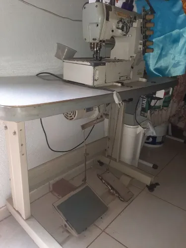 Máquina costura galoneira industrial 