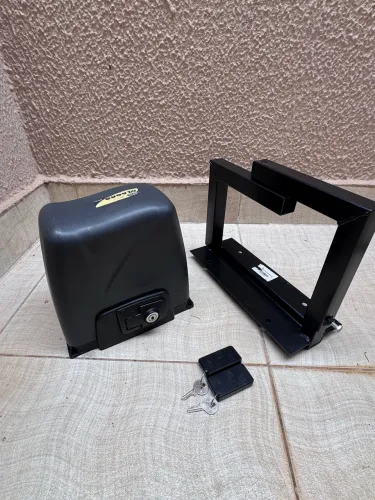 Motor de portao com suporte