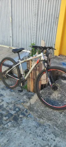 Bike aro 29 500 reais perfeito estado faço entrega