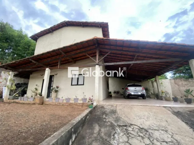 Casa para locação em Vila regina 280m2, 4 quartos sendo 1 suíte.