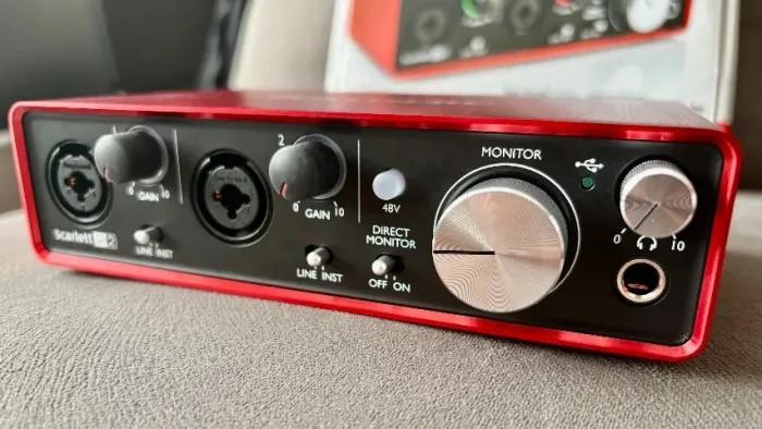 Interface de Áudio Focusrite Scarlett 2i2 2nd gen