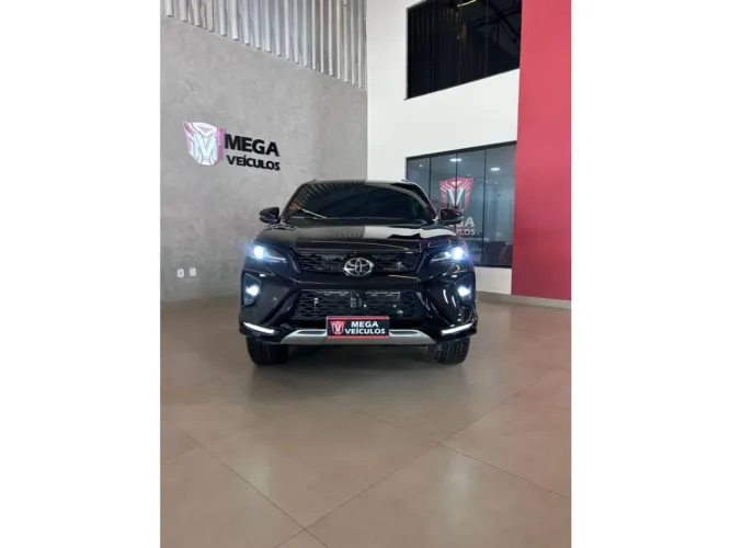 Toyota Hilux SW4 SRX Plat. 4X4 2.8 TB Die. Aut. 2024