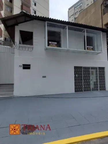 CASA NO CENTRO DE FLORIANÓPOLIS
