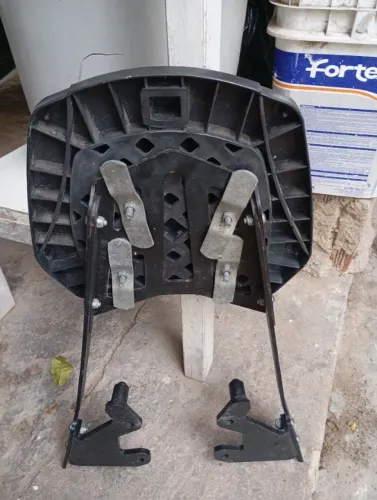 Baú 45L com suporte para Moto em bom estado de uso!