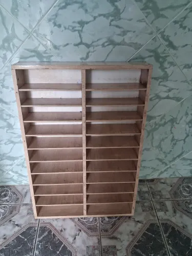 Expositor de cigarros em madeira