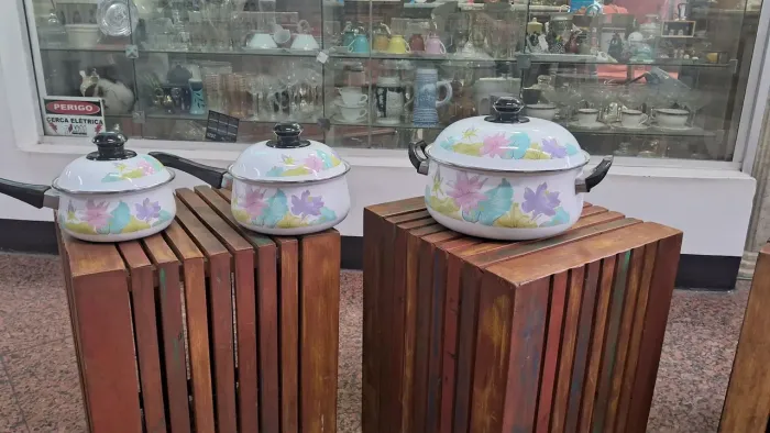 Jogo de panelas esmaltadas com estampa floral