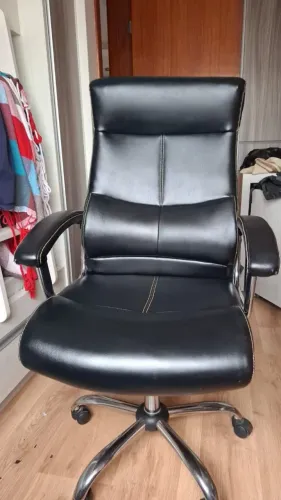 LEIA TODO O ANÚNCIO..Vendo cadeira executiva semi NOVA , CONTATOS PELO WHATS. *