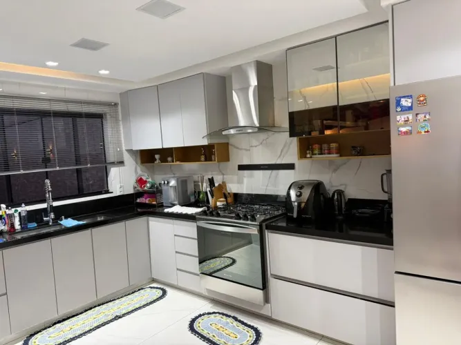 Sobrado, 4 quartos, 4 suítes, 265 m², 3 vagas no Jardim Ana Lúcia em Goiânia