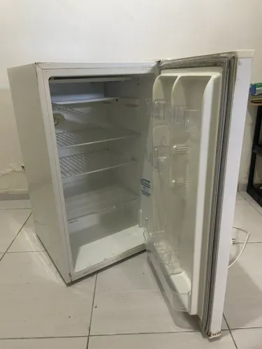 Frigobar Eletrolux RE122