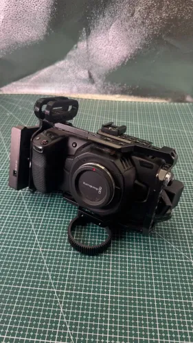 BLACKMAGIC POCKET CINEMA CAMERA 4K + CAGE SMALLRIG