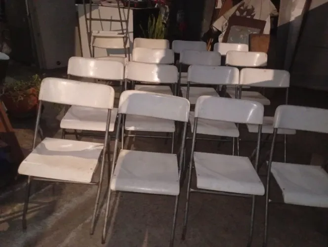 Cadeira tirmis articulado dobrável usados excelente, plástico, vários segmentos pra usar.