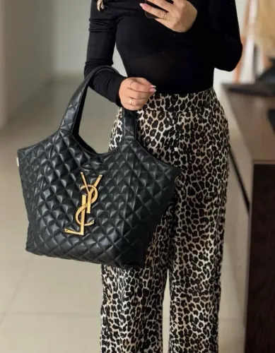 Bolsa Grande icare Maxi - logomarca em metal 
