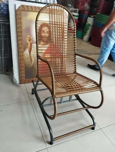 Cadeira de balanço nova 220 reais. Entrega grátis