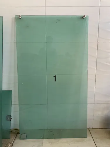 VENDE-SE JANELA EM VIDRO