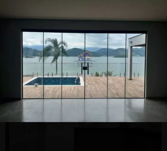 Maravilhosa casa frente mar