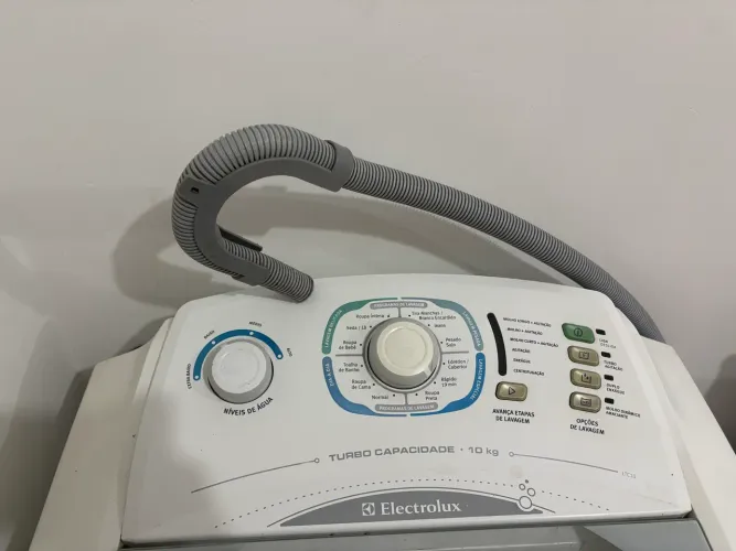 Máquina de Lavar Electrolux 10kg - Ótimo Estado