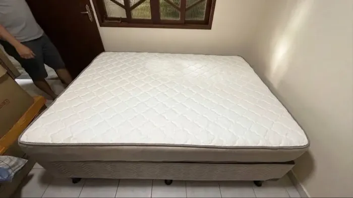 Cama Box + Colchão de Casal (Menos de 1 mês de uso!)