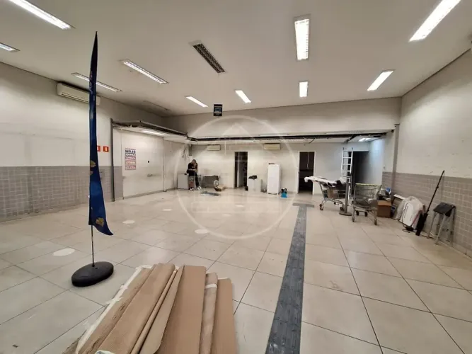 Loja para alugar no Centro de Embu das Artes/SP