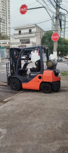 Empilhadeira Toyota 8FG25 2017