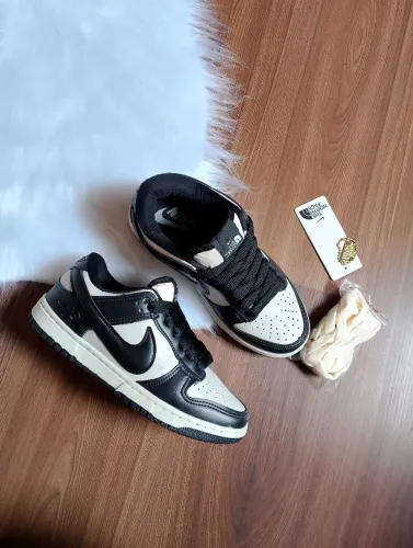 Tênis Nike Dunk Branco preto novo