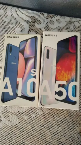 Caixa do Samsung A50 e A10S em perfeito estado