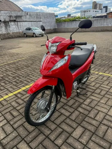 Honda Biz 125cc ES 2025 com 890 km