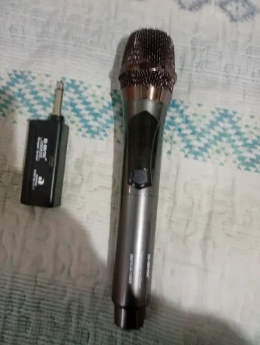Vendo o microfone novo b-max profissional sem fio com adaptador de som