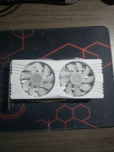 Placa de Vídeo AMD RX 580 8GB 2048sp RGB ( funcionando mas com artefatos, defeito)
