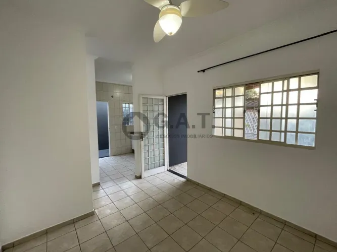 Casa para locação em Sorocaba-SP, bairro Jardim Piazza Di Roma II: 2 quartos, 1 suíte, 2 s