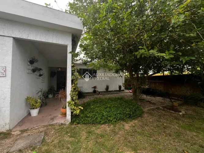 Casa com terreno amplo à venda em Ratones - Florianópolis