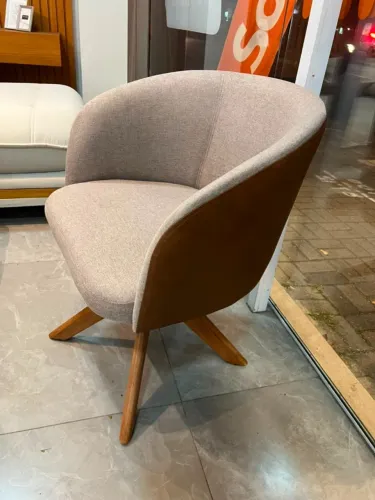 Poltrona Giratória no Linho e Corino NOVO PRONTA ENTREGA