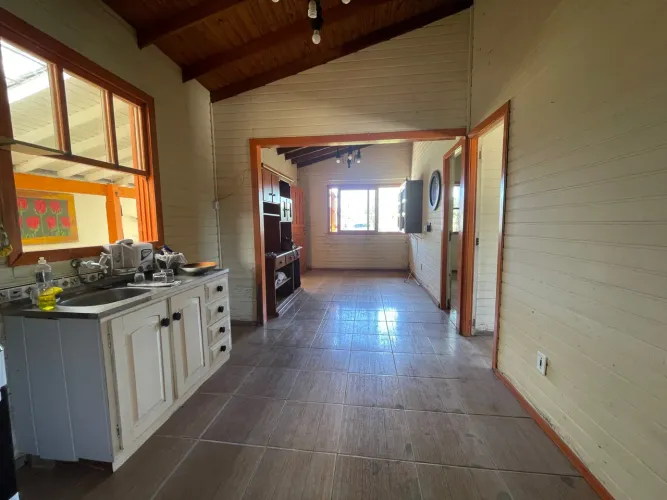 Casa à Venda ou Aluguel no Laranjal em Pelotas RS com 160 m², 3 Quartos, 1 Suíte, Churrasq