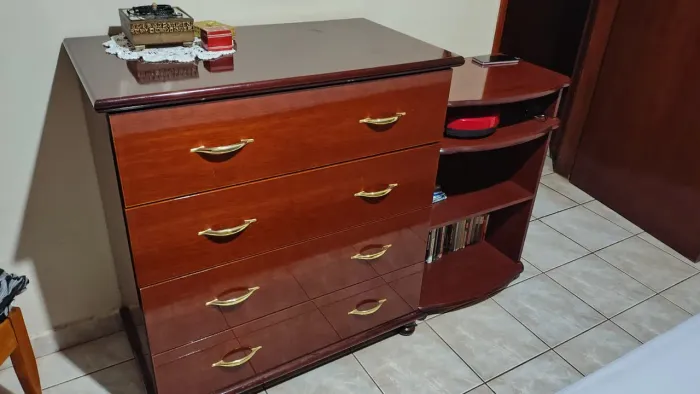 Cômoda Vintage em Mogno com 4 Gavetoes bem Amplos