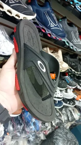 Chinelo Oakley Titã 