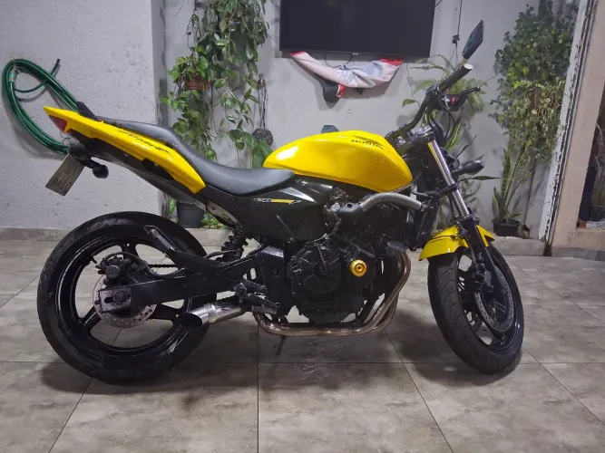 Hornet Carburada Amarela top