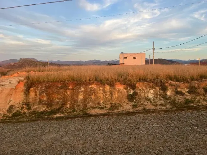 TERRENO À VENDA - Plano de 220 m²
