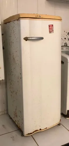 Vendo geladeira usada para retirada de peças